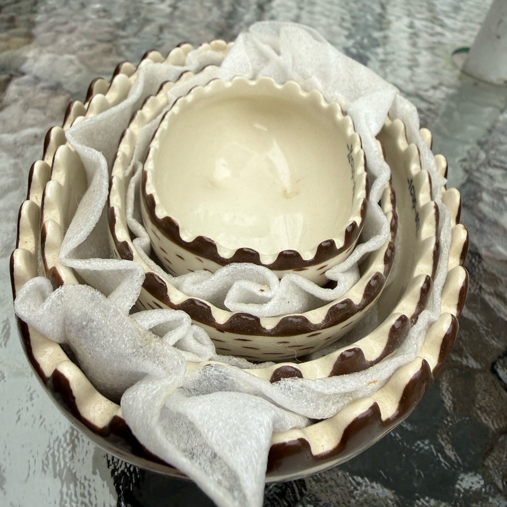 Set/4 Ceramic Hedgehog Nesting measuring cups. Cream & Brown - Picture 8 of 10